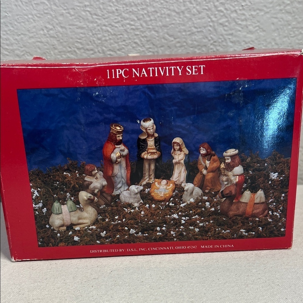 Vintage 11-Piece Nativity Set w/ Wooden Manger & Original Box – Complete Set! - Picture 2 of 9